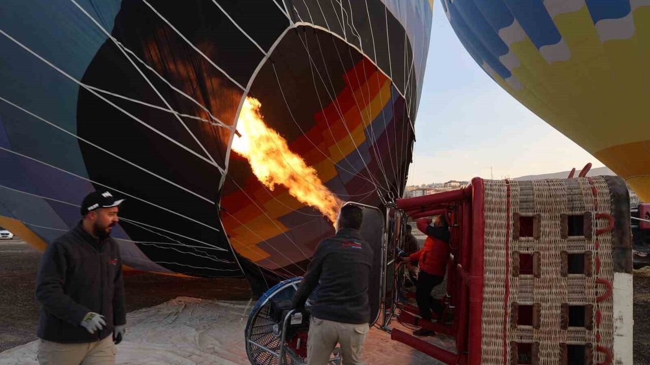 Kapadokya'da 24 Kasım Öğretmenler Günü'ne özel: Ürgüp'te 110 öğretmene sıcak hava balon uçuşu