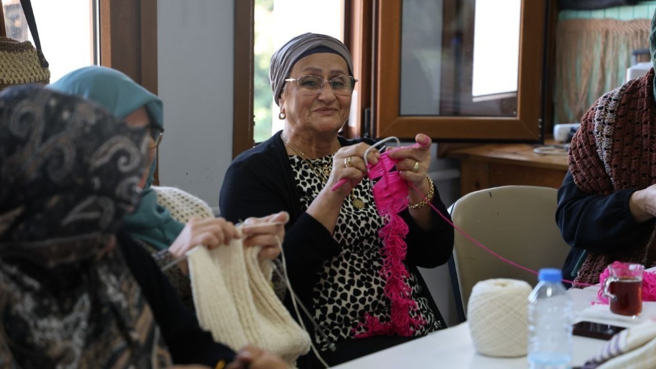 KAR-MEK'te Üretken Eller: Kartepe'de Meslek ve Sanat Kursları Kayıtları Devam Ediyor