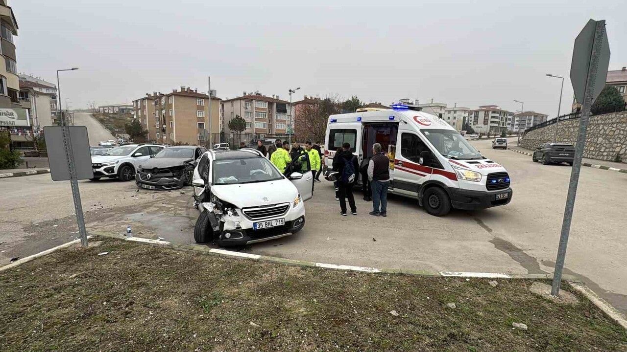 Karabük'te Namal Kavşağı'nda motosiklet ile otomobil çarpıştı: 1 yaralı