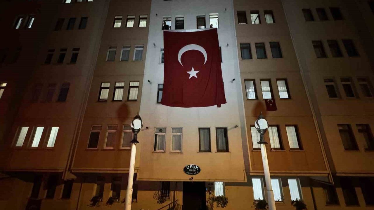 Karabük'te Şehit Kıdemli Başçavuş Nuri Özcan'ın Baba Ocağına Türk Bayrağı Asıldı