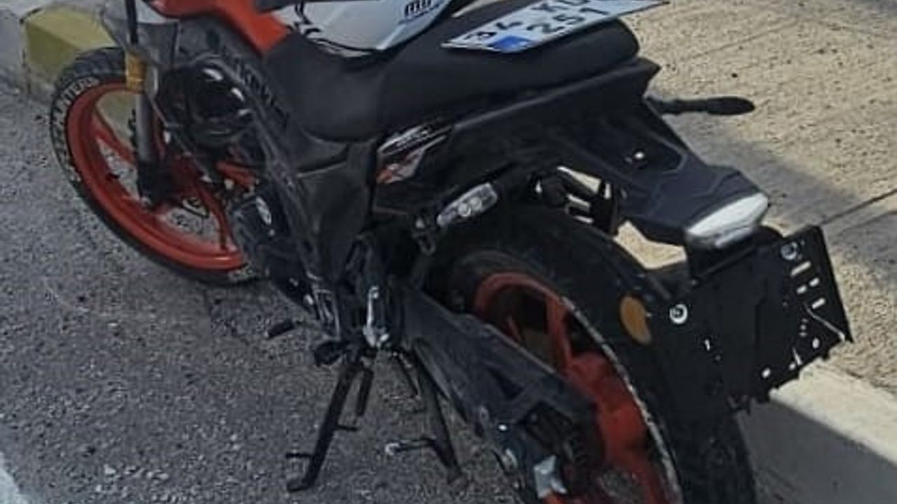 Karabük’te üst geçit yakınında akaryakıt tankerinin manevrası zincirleme kazaya yol açtı: 2 motosiklet sürücüsü yaralandı