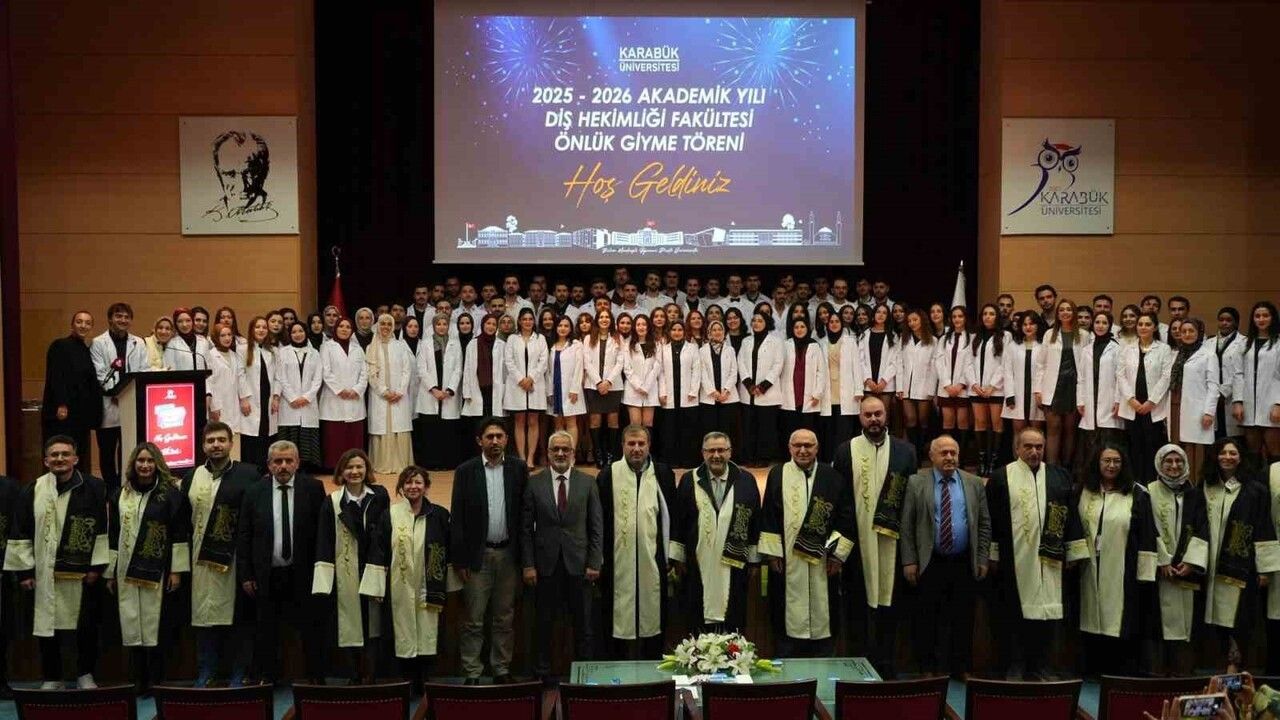 Karabük Üniversitesi Diş Hekimliği'nde 105 öğrenci için Beyaz Önlük Giydirme Töreni