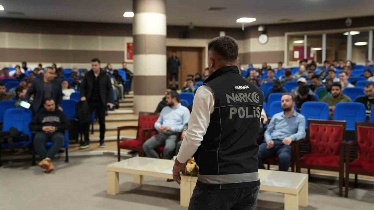Karabük Üniversitesi'nde Narkorehber Gençlik Eğitimi ile Madde Bağımlılığı Farkındalığı Artırıldı