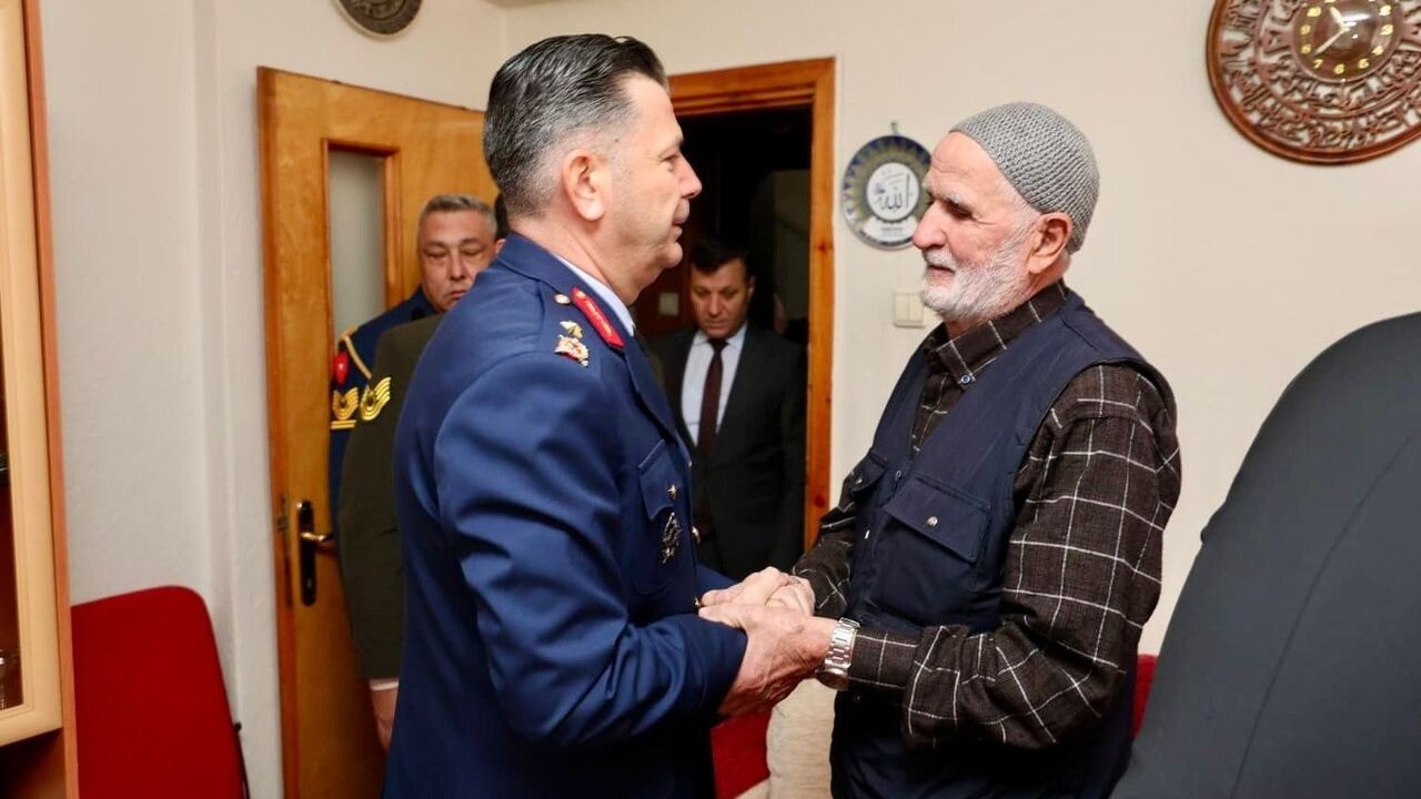 Karabük Valisi Yavuz, Şehit Nuri Özcan Özcan’ın Ailesine Şehadet Belgesini Takdim Etti