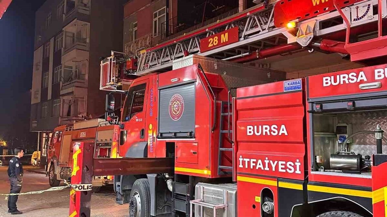 Karacabey'de pelet soba patlaması kafe üst katında yangına yol açtı