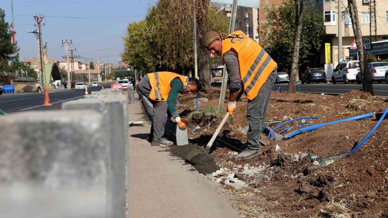 Karacadağ Caddesi yenileniyor: Bağlar girişinde estetik ve altyapı çalışmaları