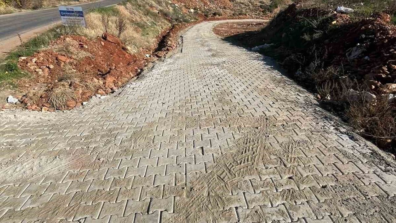 Karacasu Ataköy Mahallesi Dibekbükü'nde kilitli parke taşı çalışması tamamlandı