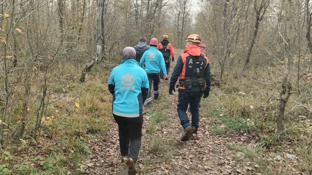 Karadeniz Ereğli'de Pınarcık Köyü Muhtarı Şelale Gezisi Sırasında Yaklaşık 30 Metreden Düşerek Yaralandı