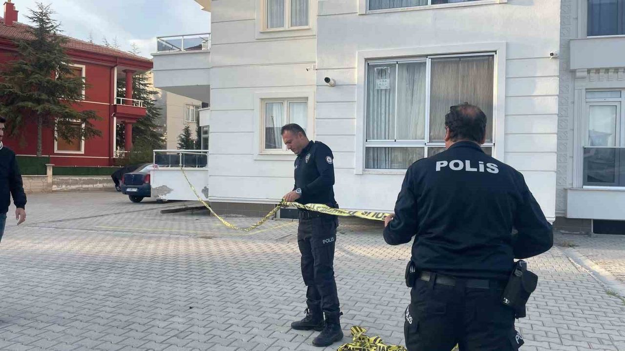 Karaman'da 5. kattan düşen İngilizce öğretmeni hayatını kaybetti