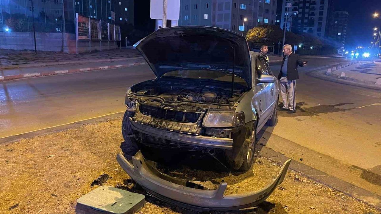 Karaman'da kavşakta iki otomobil çarpıştı: 1 yaralı