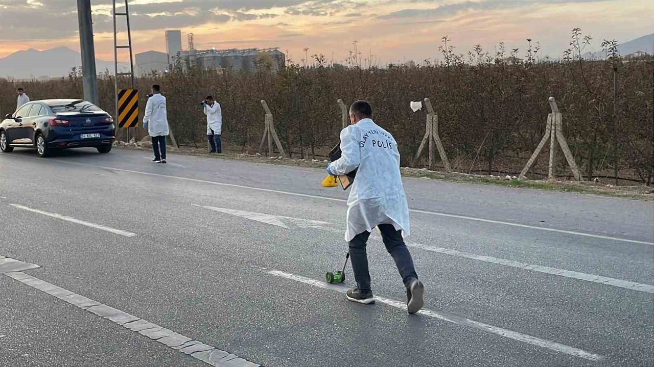 Karaman'da yolun karşısına geçmeye çalışan yaşlı kadın otomobilin çarpmasıyla hayatını kaybetti