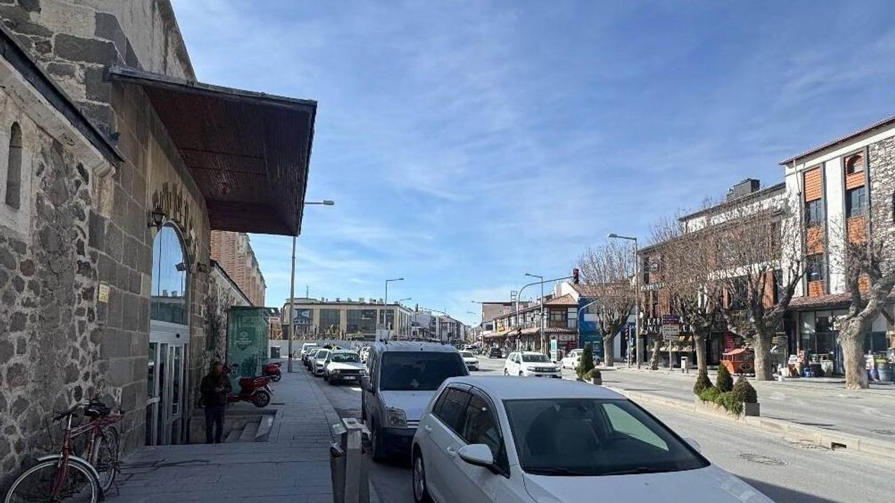 Karapınar'da otobüs duraklarına park eden araçlara yönelik denetimler artırıldı