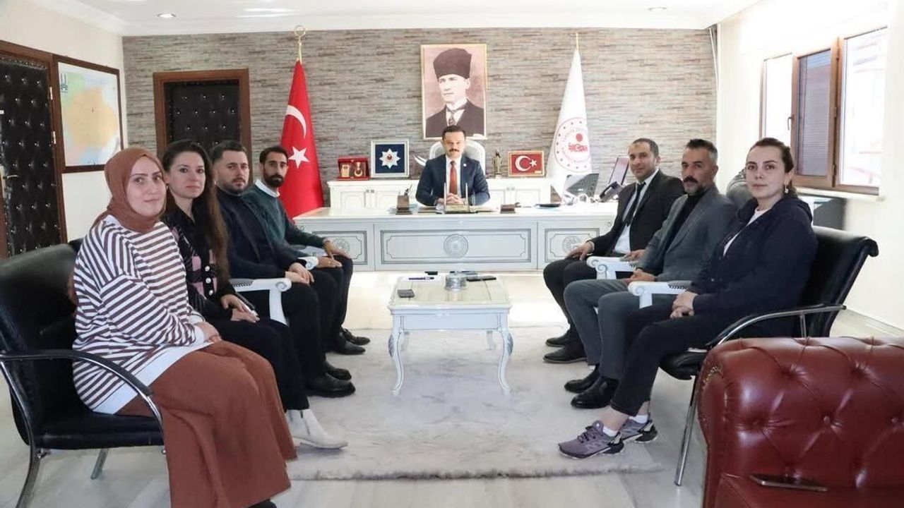 Karayazı Kaymakamlığı'nda Proje Değerlendirme Toplantısı: İlerleme ve Festival Hazırlıkları