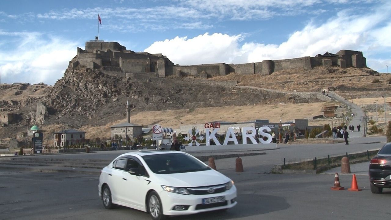 Kars merkezde araç-nüfus dengesi: Trafiğe kayıtlı 54 bin 138 araç