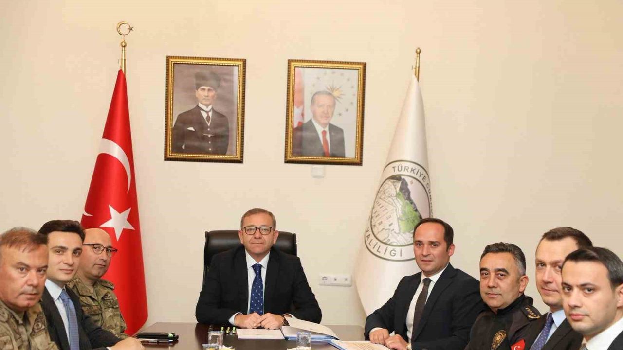 Kars'ta İl Güvenlik ve Asayiş Koordinasyon Toplantısı Vali Ziya Polat Başkanlığında Yapıldı