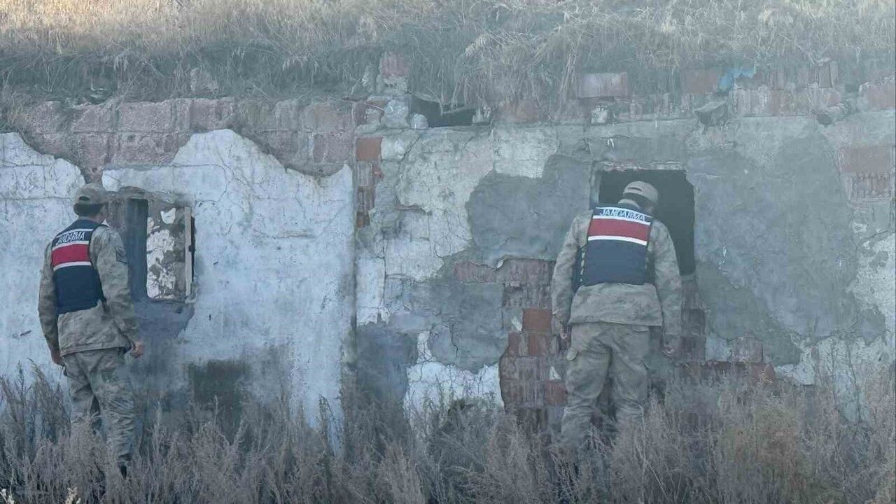 Kars'ta jandarmadan huzur ve güven uygulaması: 44 ekip, 197 personel görev yaptı