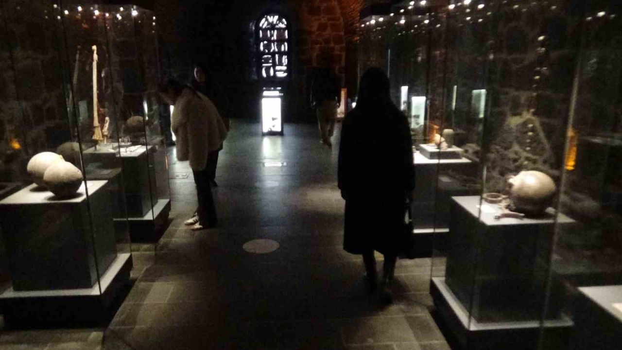 Kars’ta tarihe yolculuk: Kafkas Cephesi Harp Tarihi Müzesi 'Kanlı Tabya' yoğun ilgi görüyor