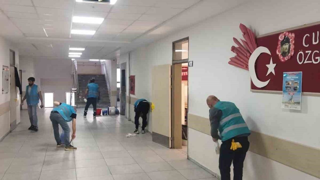 Karşıyaka Denetimli Serbestlik Yükümlüleri Ara Tatilde 5 Okulda Bakım ve Onarım Gerçekleştirdi