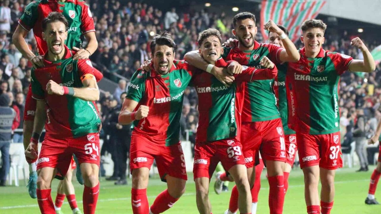 Karşıyaka, Denizli İdman Yurdu'nu 2-0 Yenerek Maç Fazlasıyla Lider Oldu