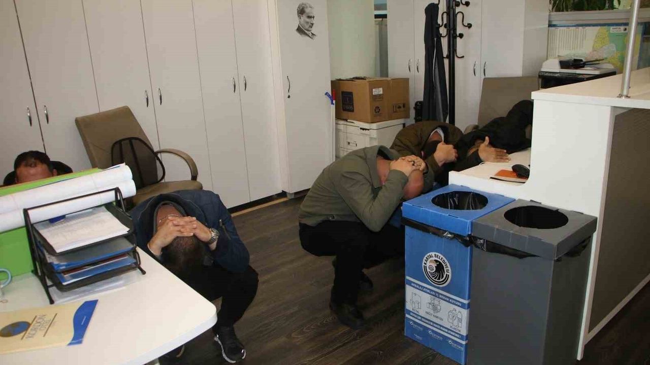 Kartal Belediyesi, Marmara tatbikatına hazırlık için kapsamlı deprem tatbikatı gerçekleştirdi