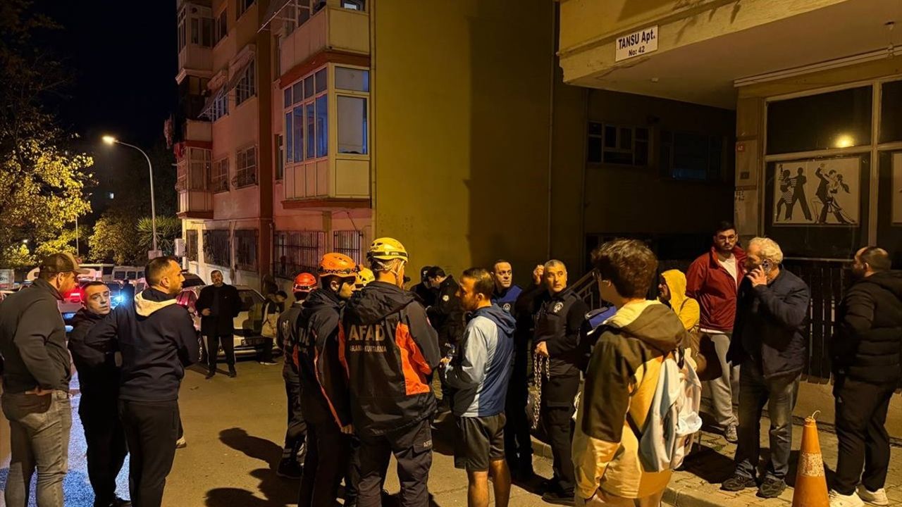 Kartal'da kolonlarında çatlak oluşan 4 katlı bina tahliye edildi