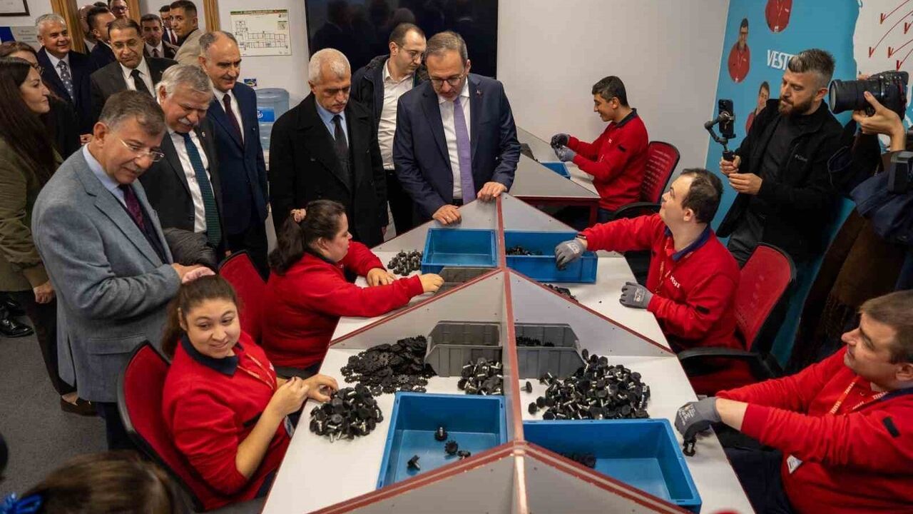 Kasapoğlu: Bu komisyon masabaşı değil — ZEKİ Yaşam Merkezi Manisa'da örnek uygulama