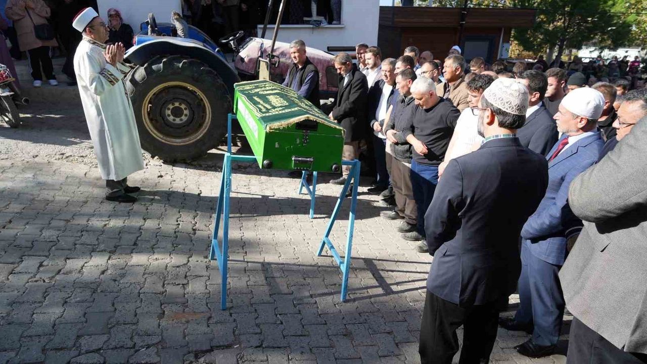 Kastamonu’da iki gündür kayıp olan imam İlker Topaloğlu ölü bulundu; Balıkesir’de toprağa verildi