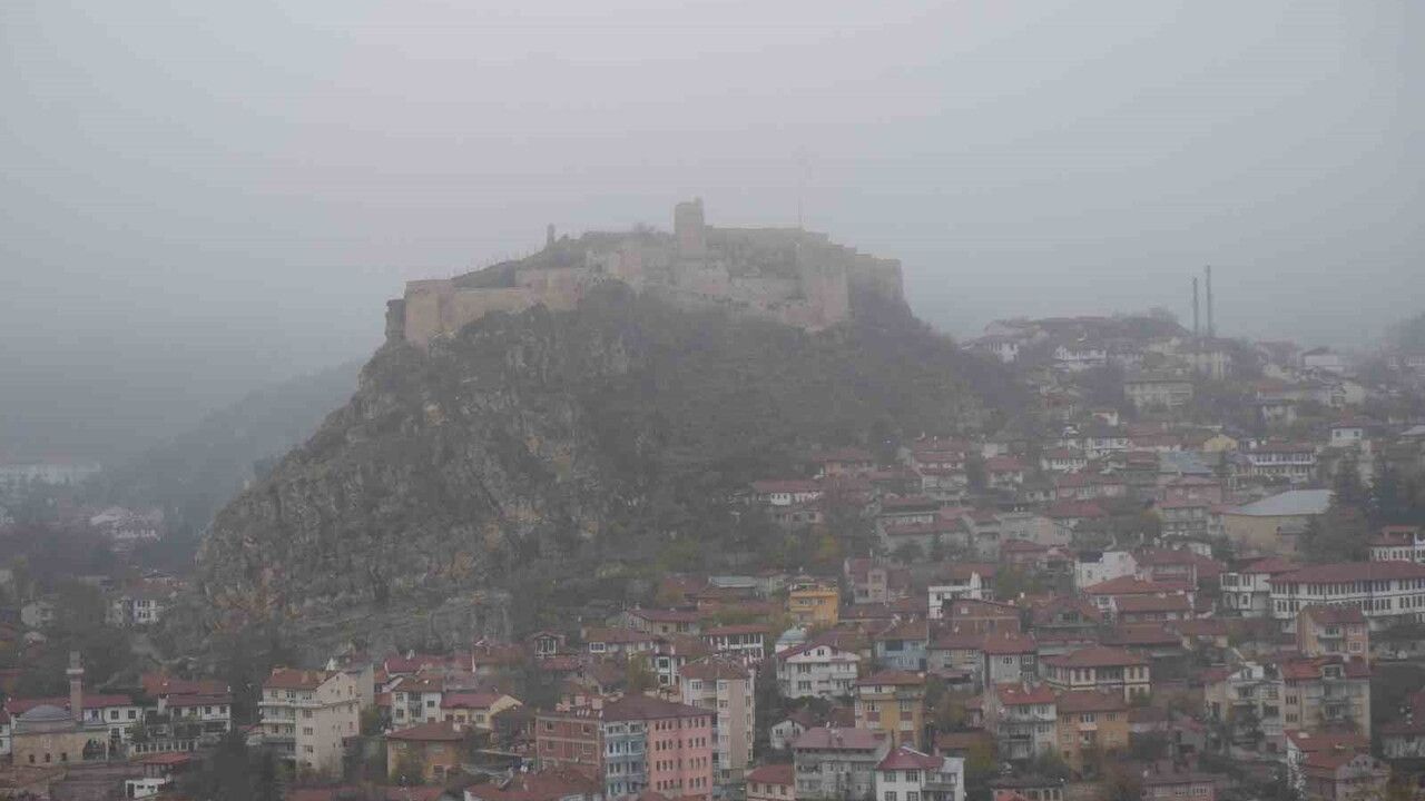 Kastamonu’da Yoğun Sis: Görüş Mesafesi Yer Yer 50 Metreye Düştü