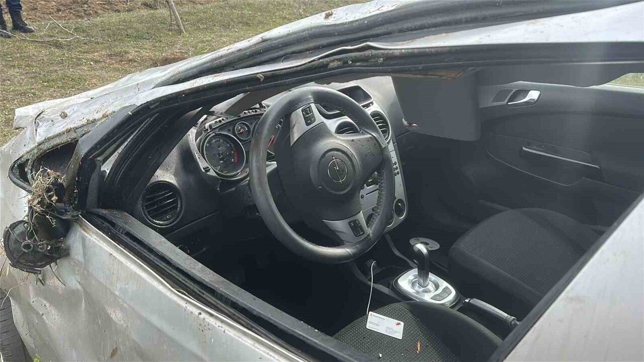 Kastamonu İhsangazi'de yol dışına çıkan otomobilde iki kardeş yaşamını yitirdi