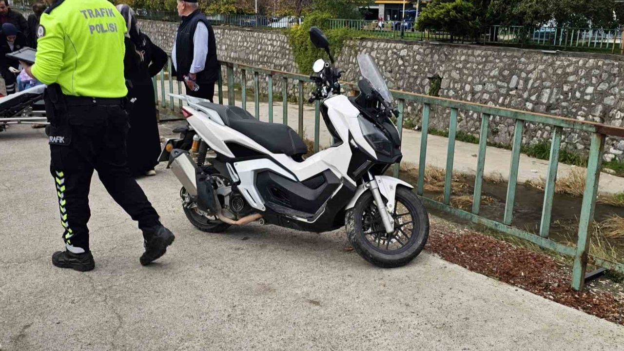 Kastamonu'nun Cide ilçesinde kasksız motosiklet sürücüsü başından yaralandı