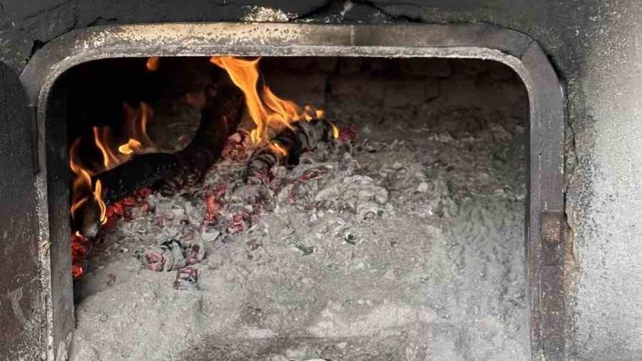 Kaynarca Konak Mahallesi’nde kadınlar el açması yufkayla Ramazan hazırlığına başladı