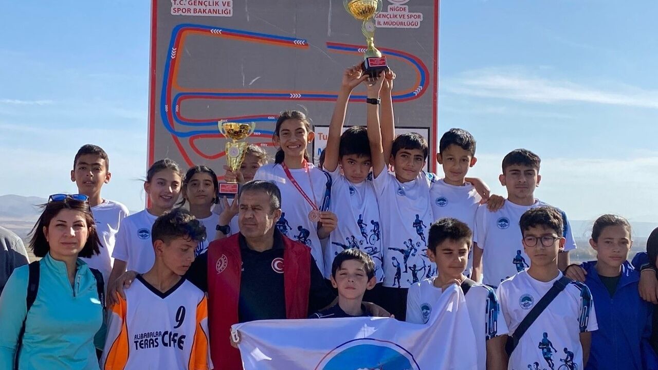 Kayseri Büyükşehir Belediyesi Spor A.Ş., Niğde Kros Yarışları'ndan 1 altın, 2 gümüş, 1 bronzla döndü