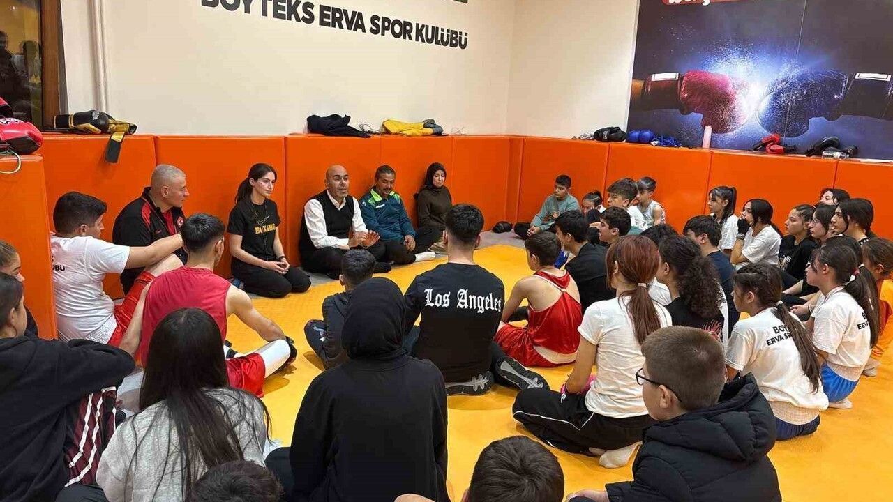 Kayseri'de Boyteks ERVA Spor Okulu'nda sporculara değerler eğitimi