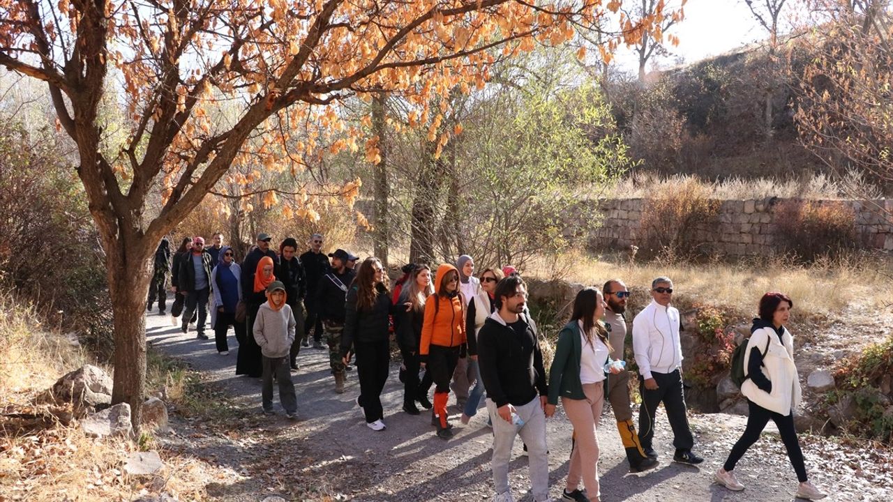 Kayseri'de doğaseverler Koramaz Vadisi'nde sonbahar yürüyüşü gerçekleştirdi