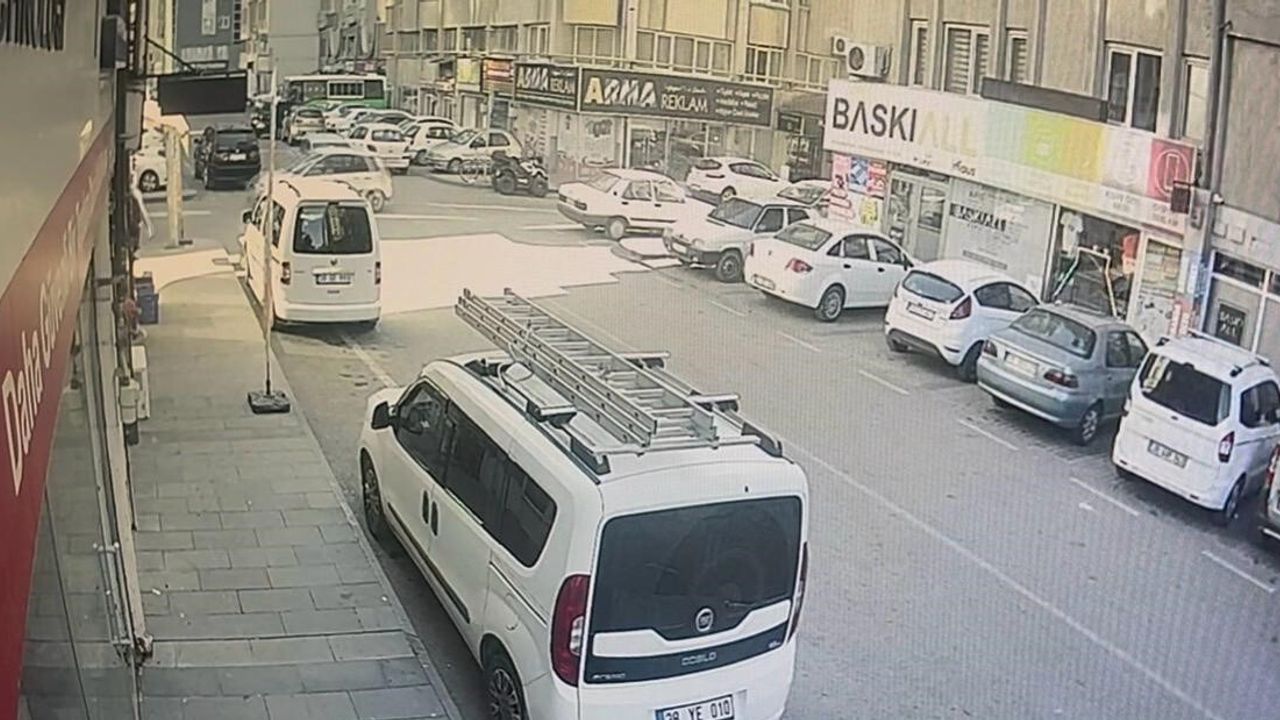 Kayseri'de dur levhasına uymayan sürücü kavşakta çarpışmaya yol açtı
