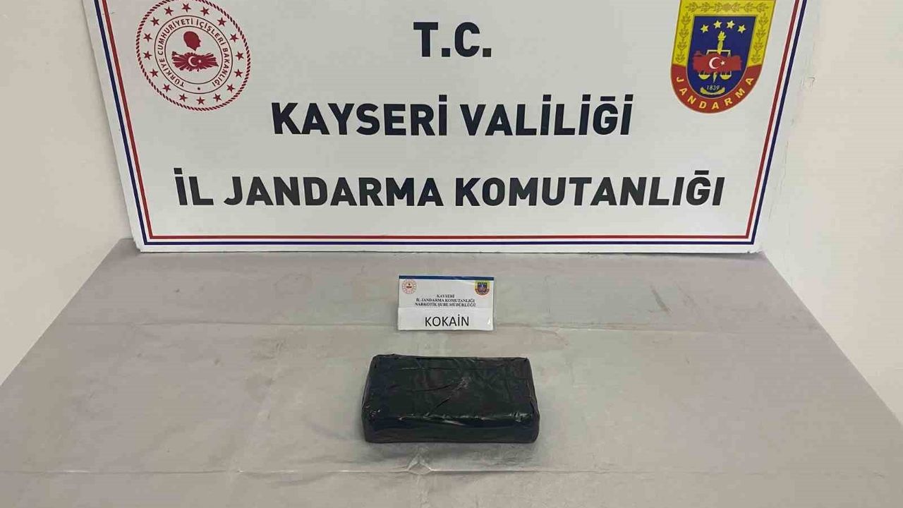 Kayseri'de Jandarma Araçta 1 kilo 200 gram uyuşturucu ele geçirdi