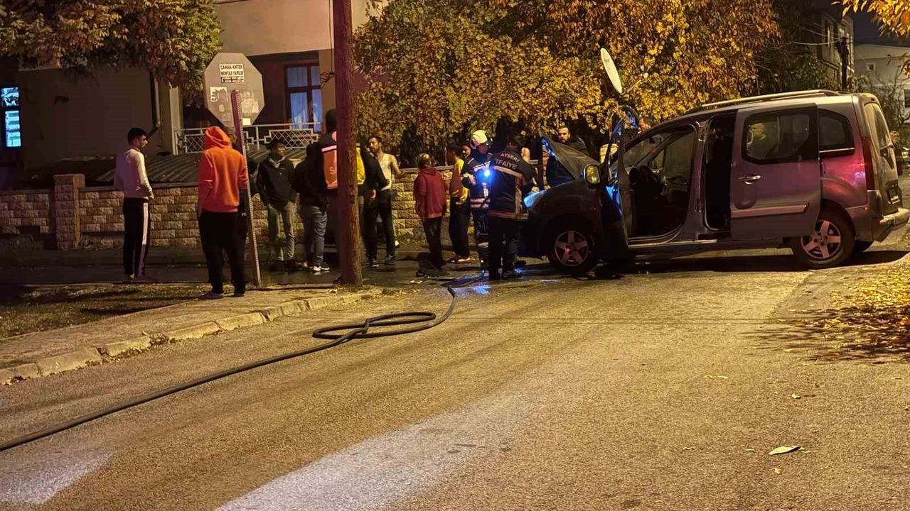Kayseri'de Park Halindeki Kamyon ve Ticari Araç Alev Aldı; Kamyon Kısa Süre Hareket Etti