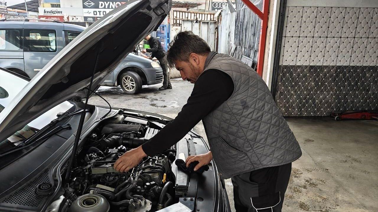 Kayseri'de ustadan uyarı: Kışlık bakımı yapılmayan araçlar soğukta donma riski taşıyor