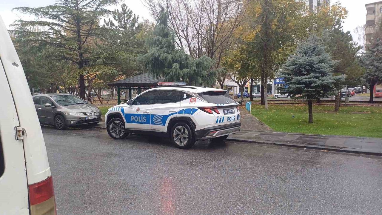 Kayseri Kocasinan'da parkta bıçaklı kavga: 1 kişi yaralandı