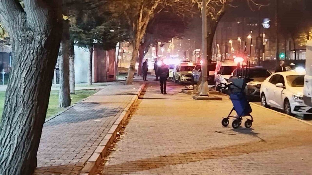 Kayseri Kocasinan'da parkta bulunan şüpheli çanta fünye ile imha edildi