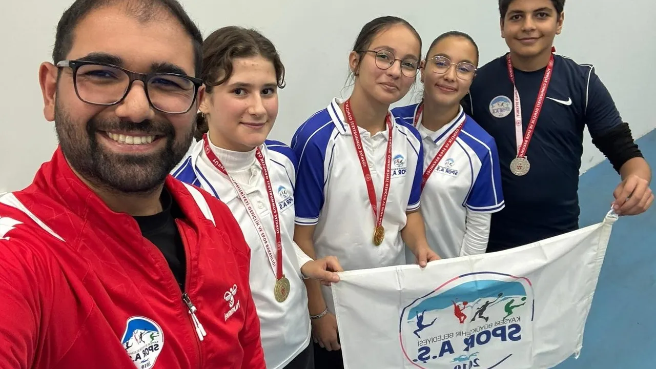 Kayseri Spor A.Ş. sporcuları Cumhuriyet Kupası Salon Okçuluk İl Birinciliği'nde 8 madalya kazandı