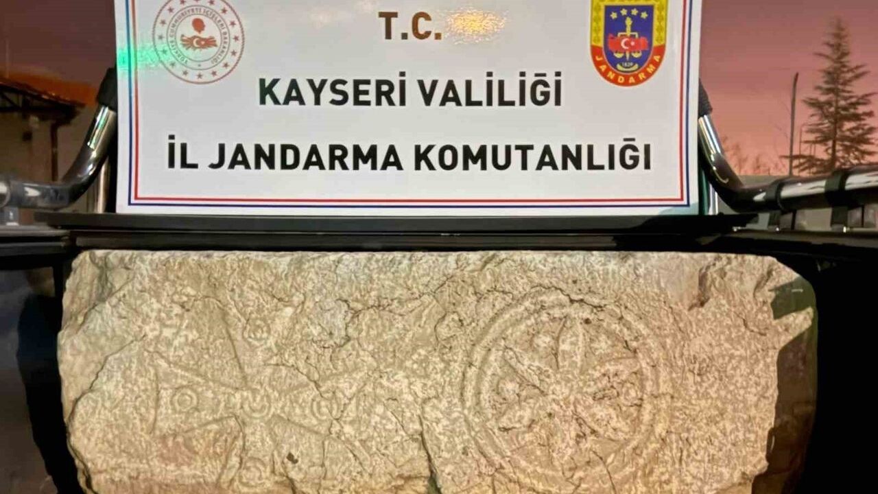 Kayseri Yahyalı'da evde VI. yüzyıla ait arsitravi (kapı sovesi) ele geçirildi