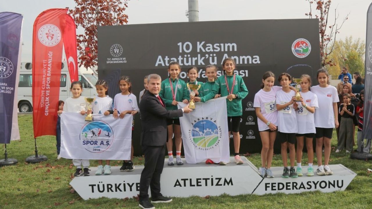 Kayserili atletler Ankara'daki 10 Kasım Türkiye Şampiyonası'ndan 4 madalya ile döndü
