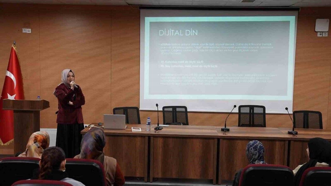 KBÜ'de 'Sosyal Medyada Dindarlık Görünümleri ve New Age Dinler' semineri: Dijital dindarlığın etkileri ele alındı