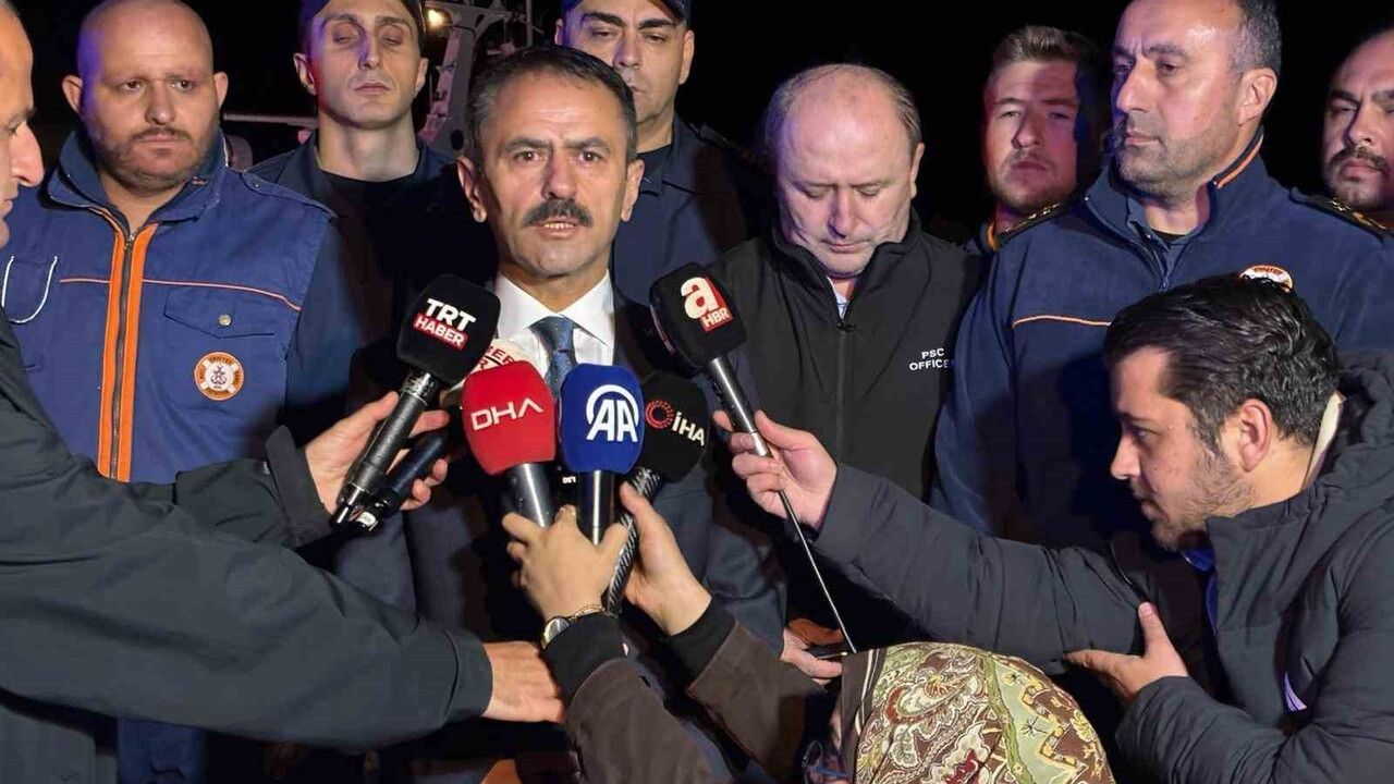 Kefken açıklarında yangın: 25 mürettebat tahliye edildi, tedbiren hastaneye sevk edilecek