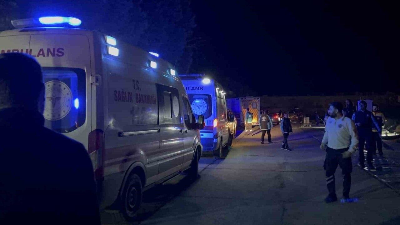 Kefken Açıklarında Yangın: Gemiden Tahliye Edilen 25 Personel Kocaeli'ye Getirildi