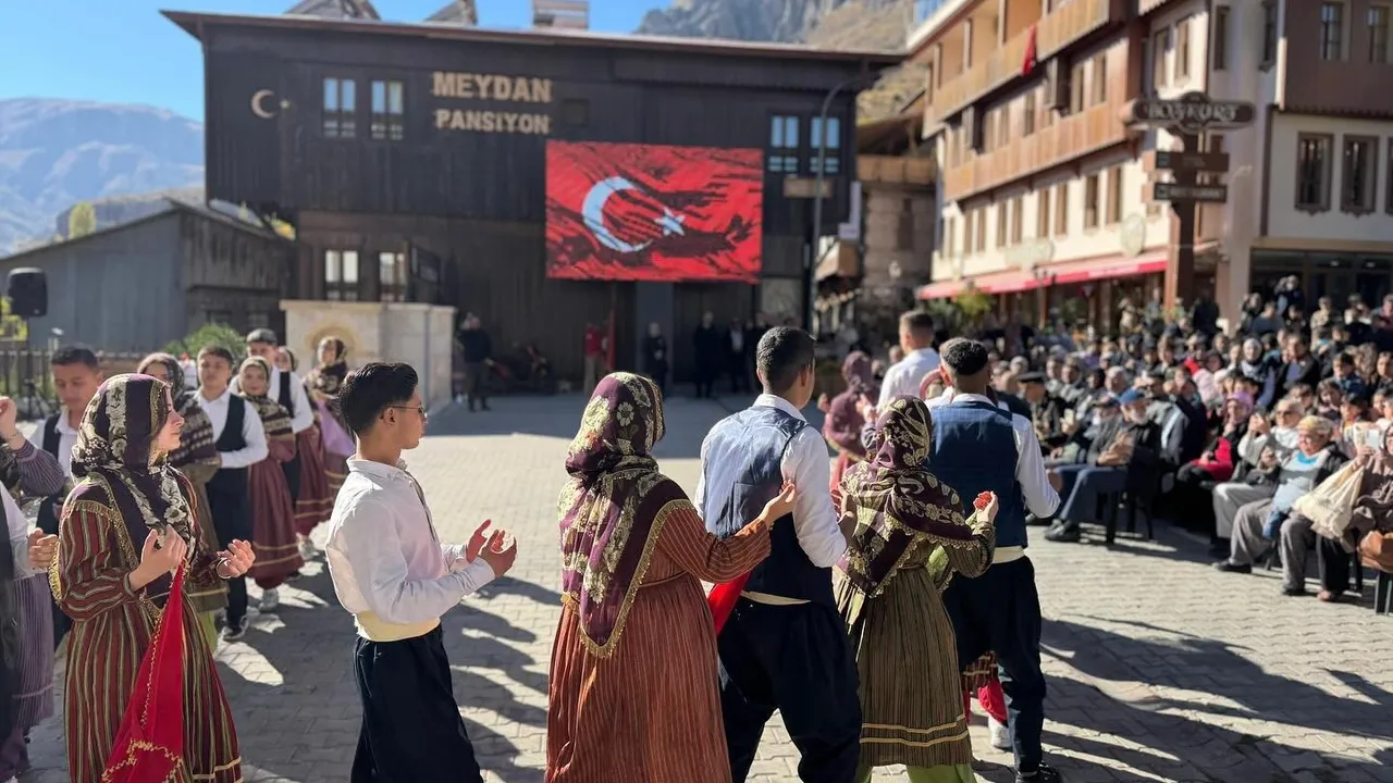 Kemaliye'de 'Okullarda Kemaliye Kültürü Yaşatılması' ile Eğin Halk Oyunları Gençlerle Buluşuyor