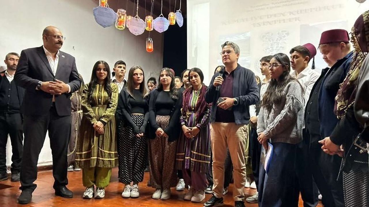 Kemaliye Günleri'nde Hacı Ali Akın Lisesi öğrencileri Eğin kültürünü sahneye taşıdı