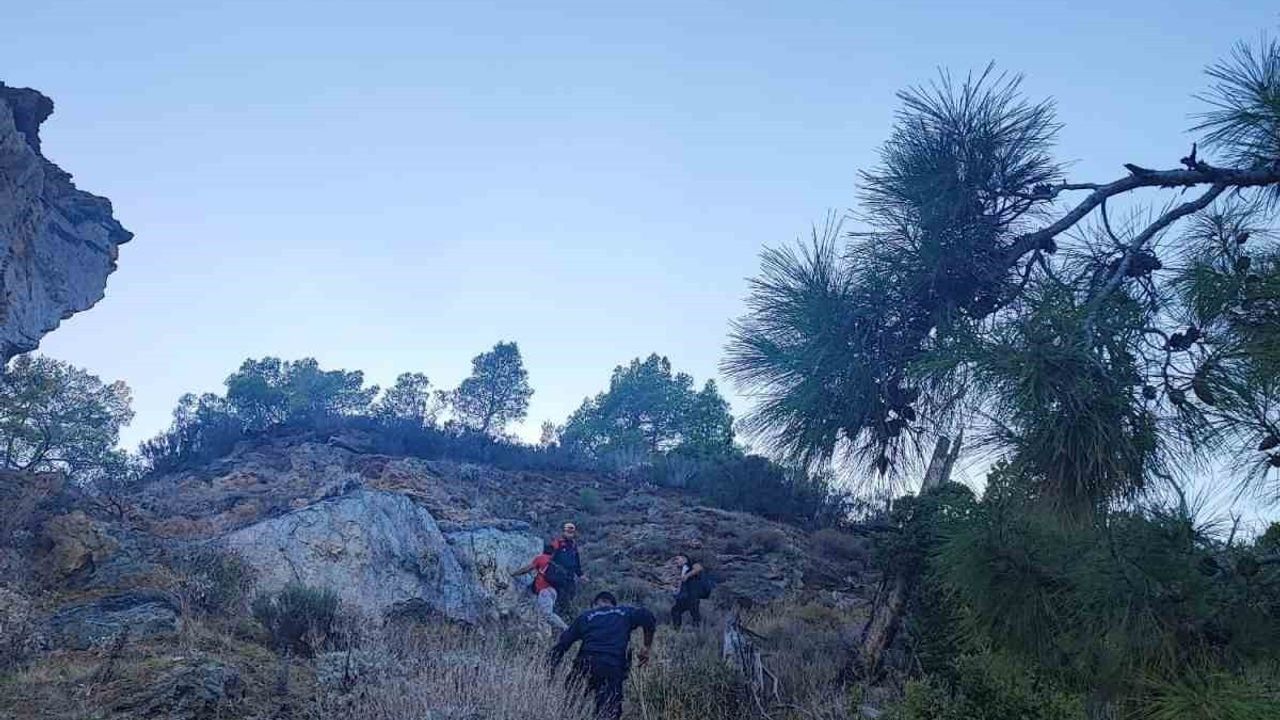 Kemer Tekirova'da yürüyüş yapan kişi dağlık alanda mahsur kaldı; AFAD ve jandarma kurtardı