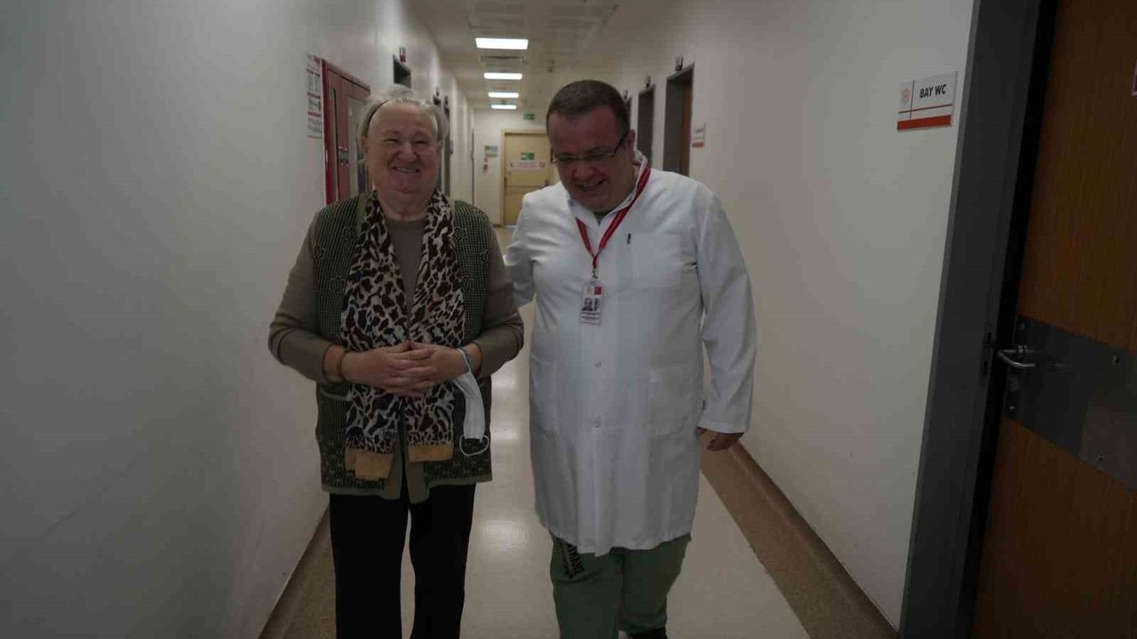 Kemik erimesi uyarısı: 76 yaşındaki kadında omurga kırığı fıtık sanıldı, kifoplasti ile tedavi edildi